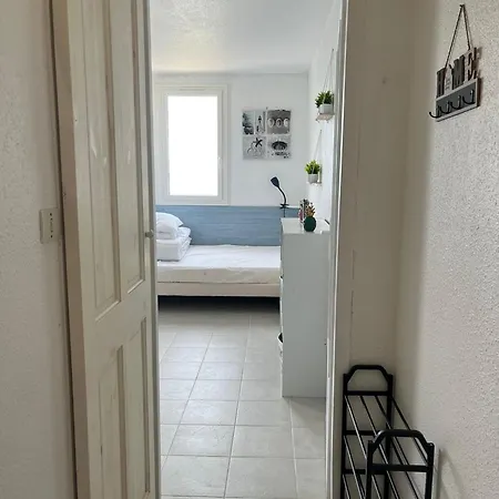 Reve Marin, Face Apartment *